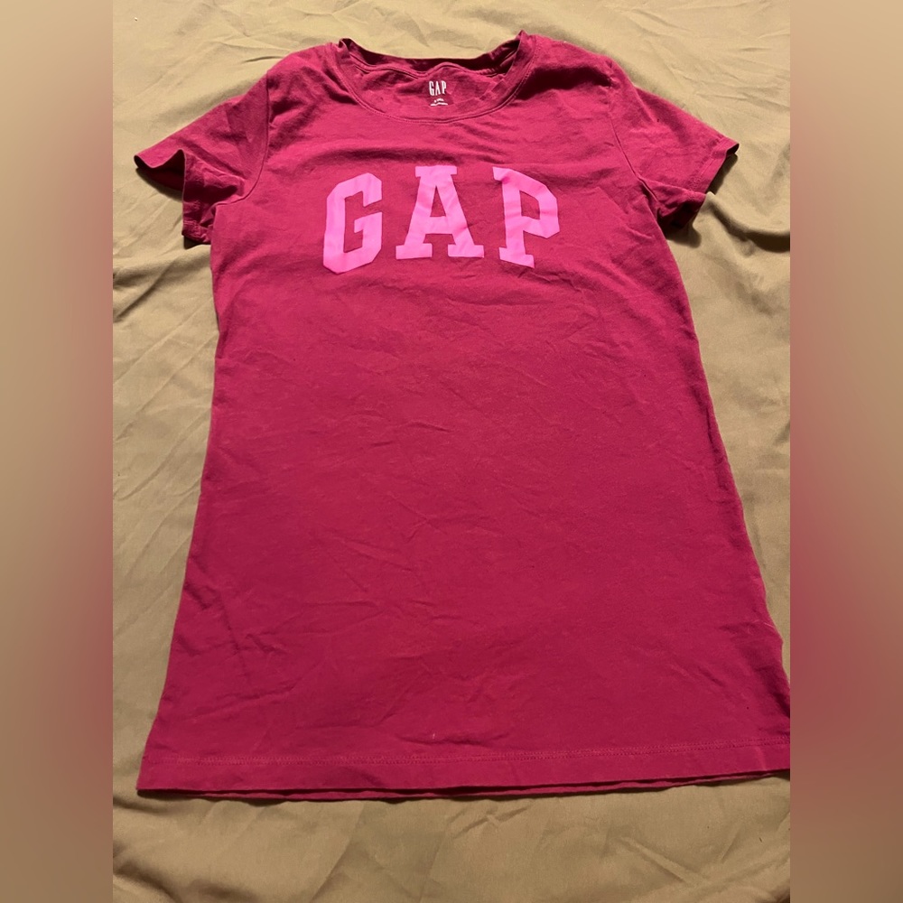 GAP pink t-shirt (tall girl friendly)